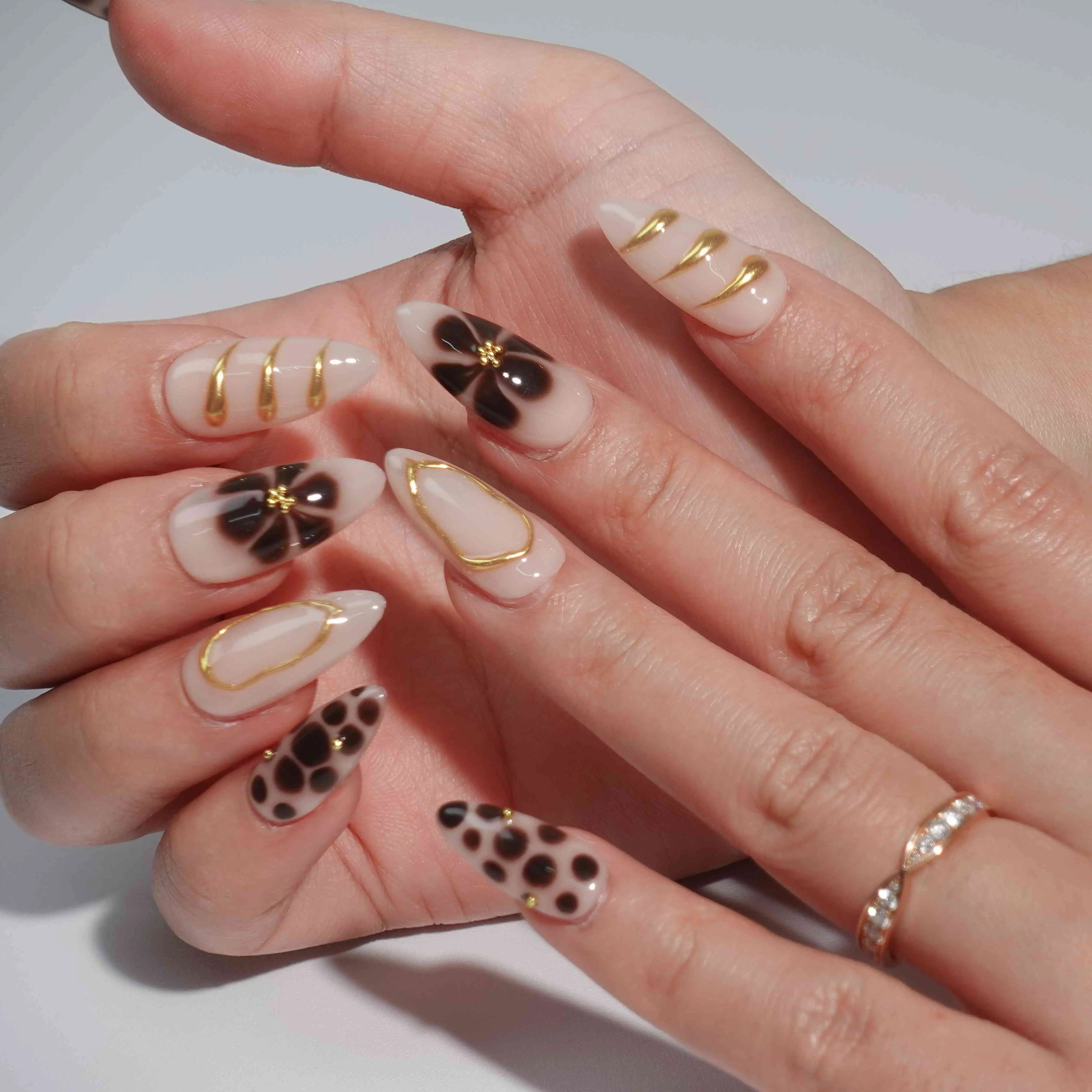 Leopard Light-Medium Almond