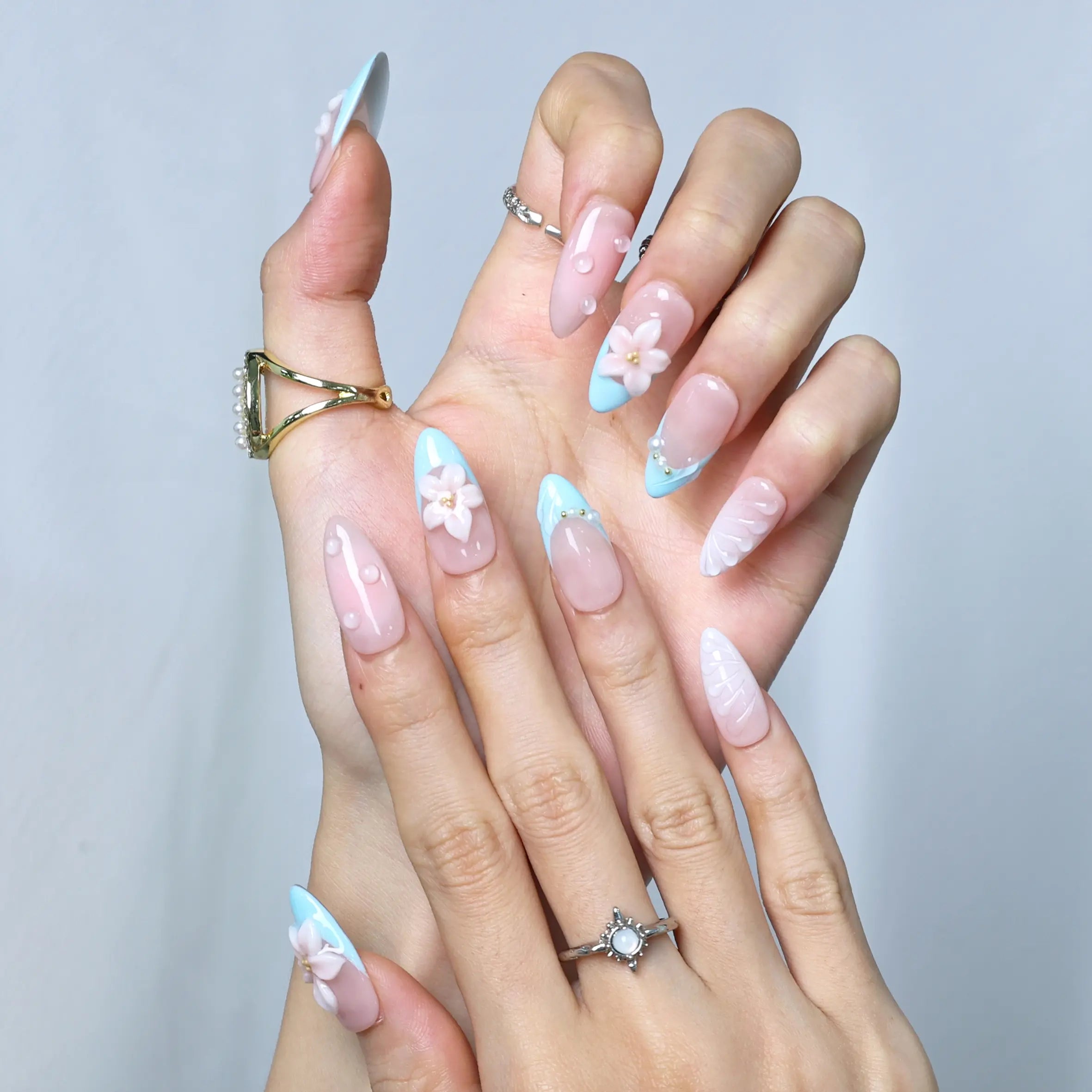 Sky Petals-Medium Almond [Collect Beautiful Moments]