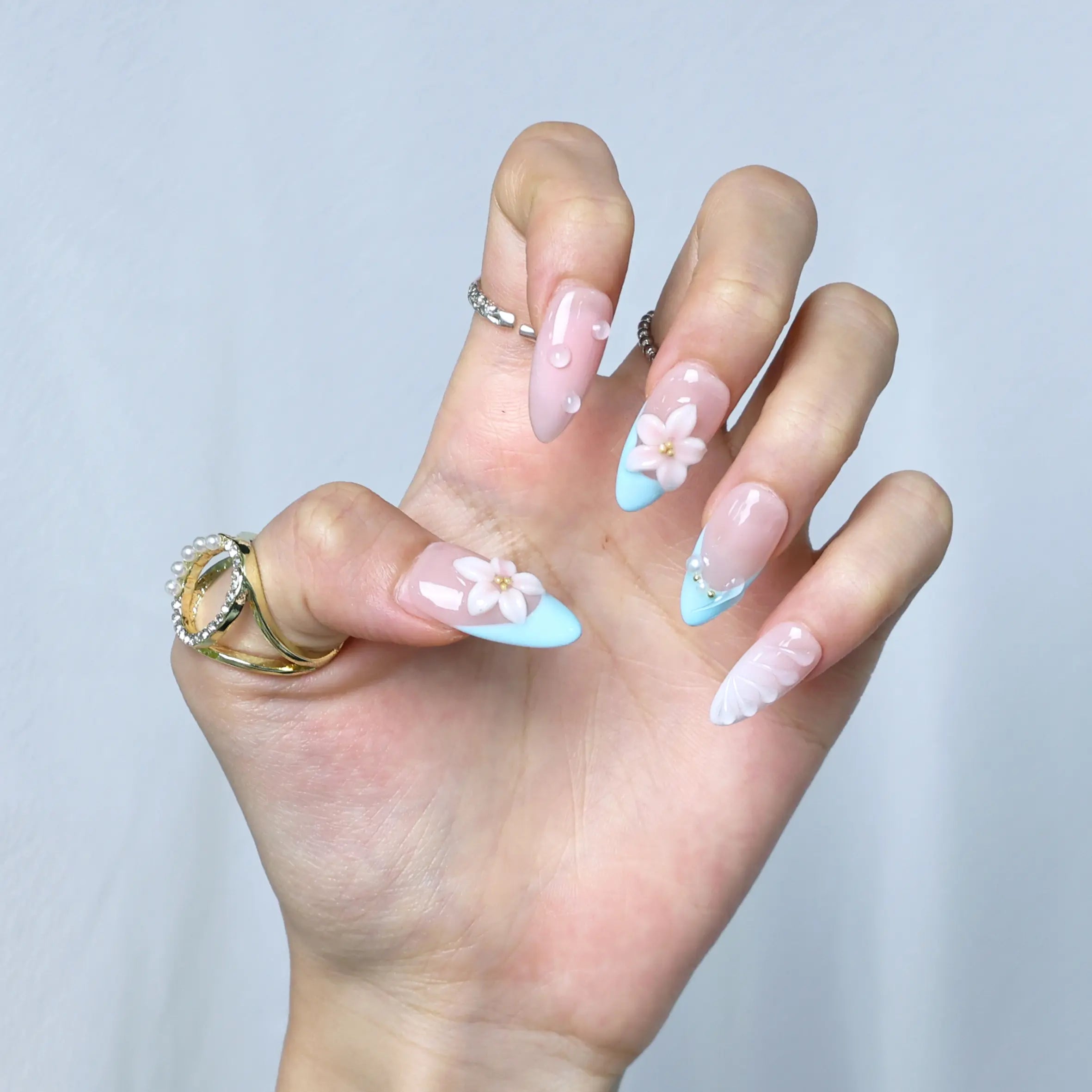 Sky Petals-Medium Almond [Collect Beautiful Moments]