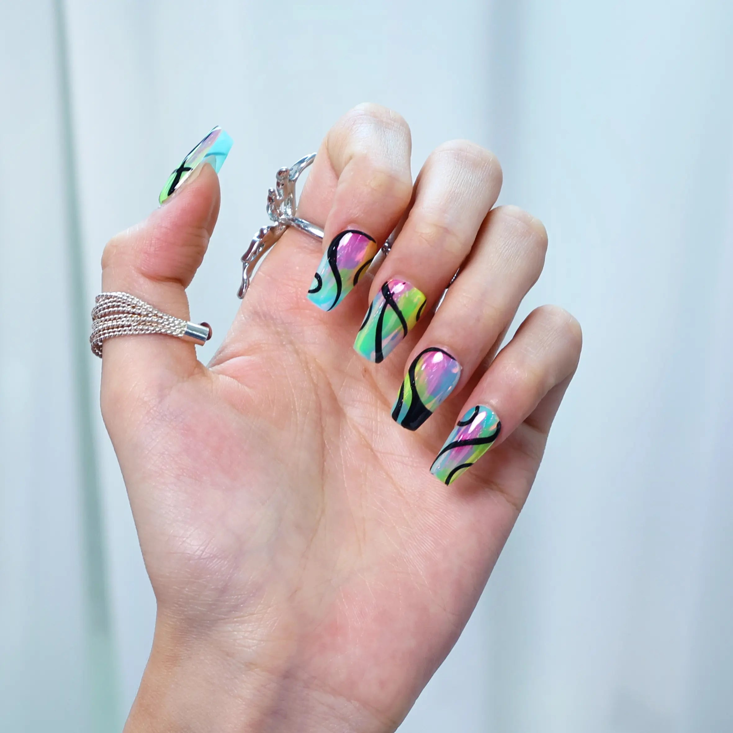 Electric vibe press-ons with high-gloss multi-tone sheen