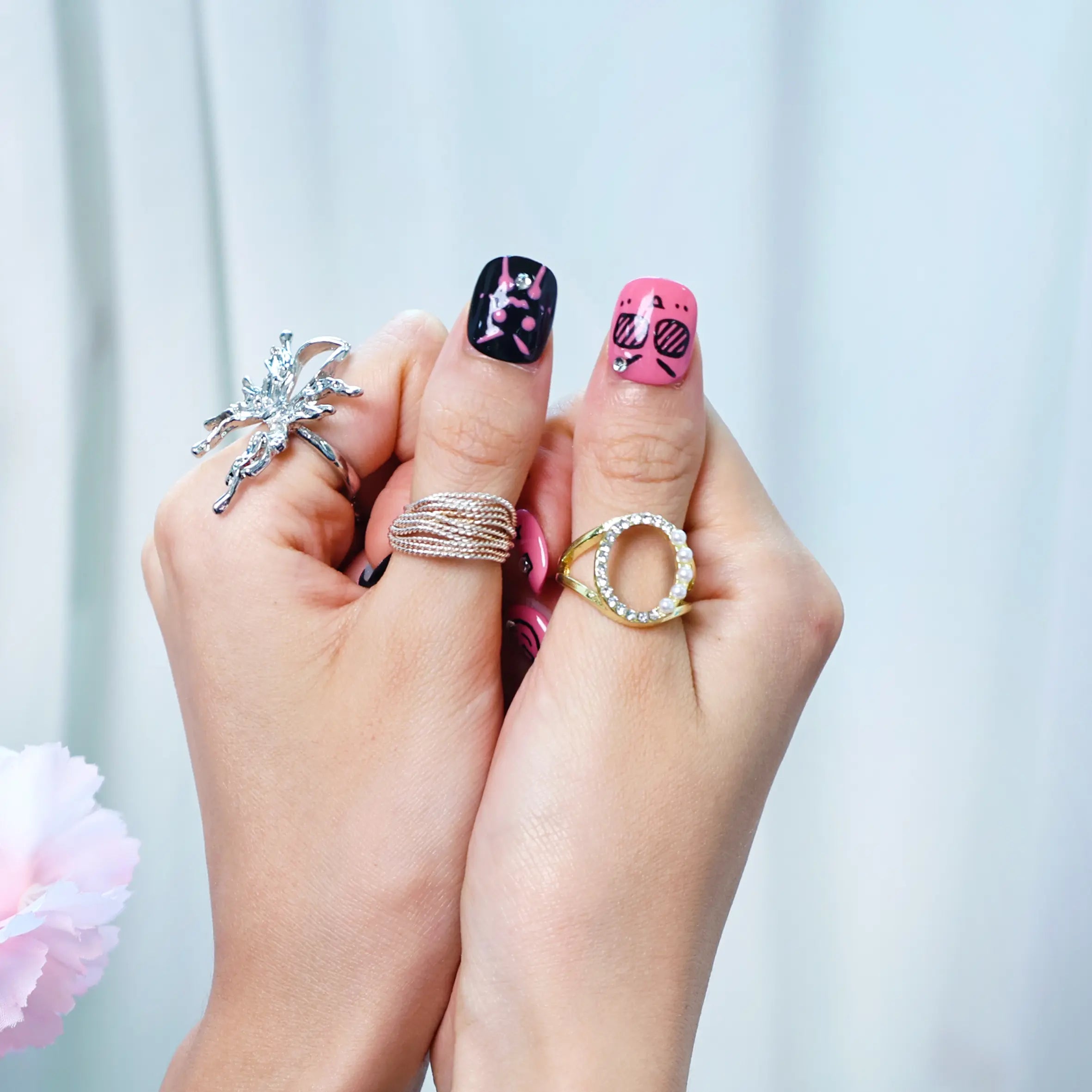 Retro-inspired squoral nails with playful color blocks